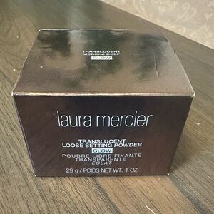 Laura Mercier Translucent Loose Setting Powder in Glow Finish